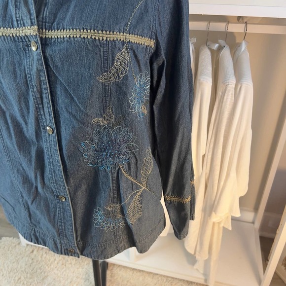 Susan Bristol women's size 2X denim button down top, embroidered. #1849 - Picture 4 of 8